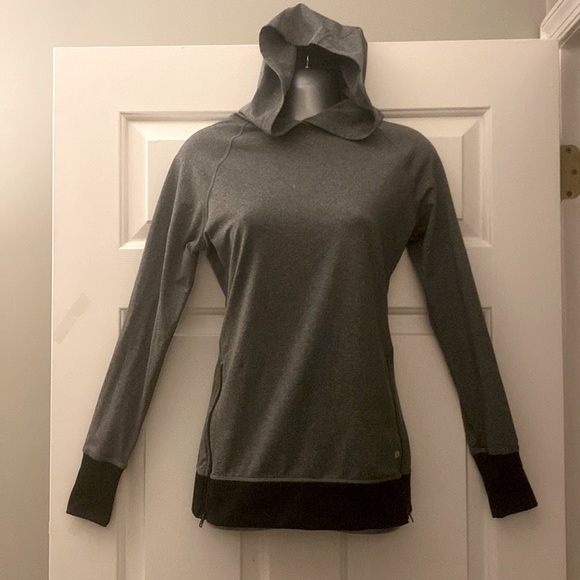 Warm workout hooded top - Picture 4 of 8